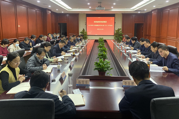 集团召开党委理论学习中心组（扩大）会议专题学习党的十九大六中全会精神 摄影：田佩玉_副本.jpg